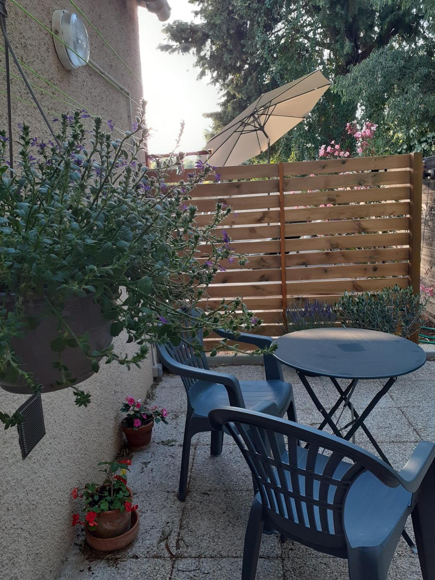 Location Saisonniere Avec Piscine Et Terrasse Au Pied Du Luberon Hotel Lauris Exterior foto